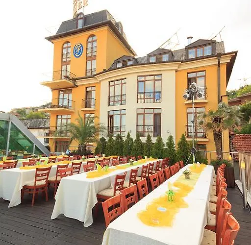 Premier - Center, Panorama View